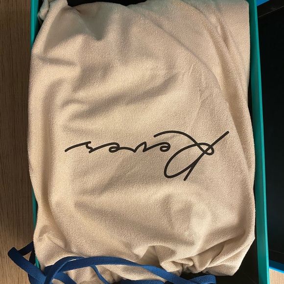 Kool Kia’s size 12 I’m willing tog to negotiate the price - Picture 4 of 9